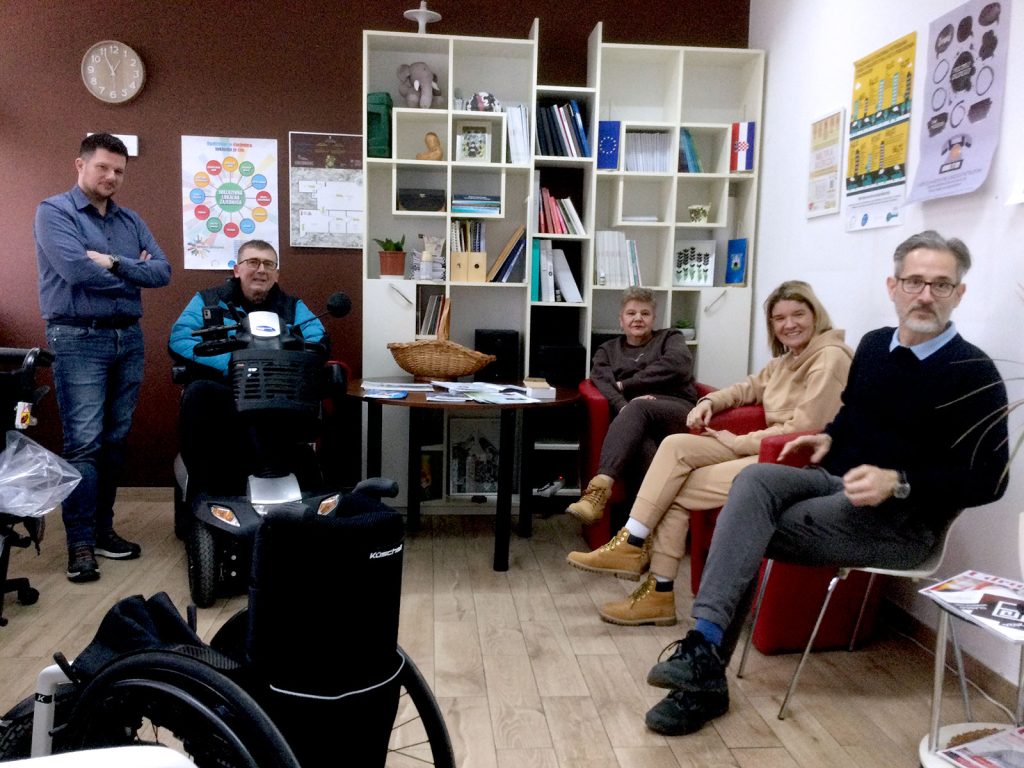 Zaposlenici DMSGZ u grupnom razgovoru sa predstavnikom tvrtke Ortorea